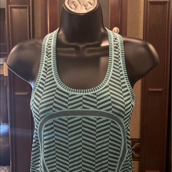 Lululemon Swiftly Tech Tank - Picture 2 of 7